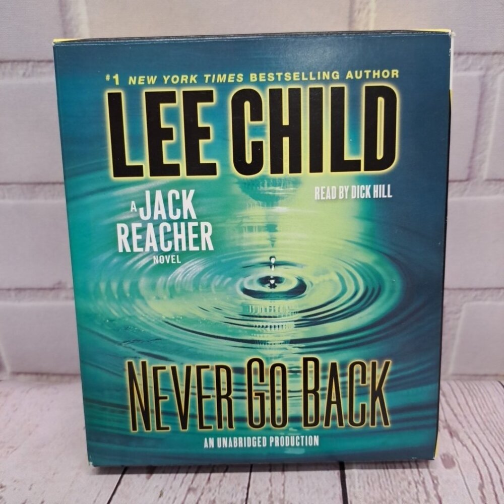 Never Go Back: A Jack Reacher Novel - Audio CD By Child, Lee - VERY GOOD